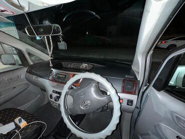 Toyota: Toyota Noah: 2002 г., 2 л, Автомат, Бензин, Минивэн — 4