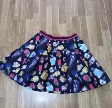 Ətəklər: Yeni kimi yubkalar hər biri 5 manat.S-M L razmer.Əla — 6