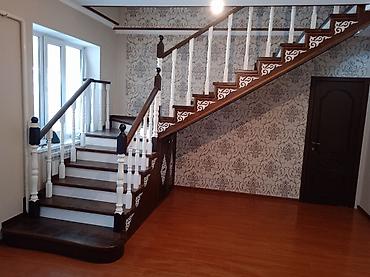 Деревянные лестницы: Деревянная лестница Для дома, Бесплатный замер, Вид дерева: Сосна, Форма лестницы: Много-маршевая, Стиль: Классический — 17