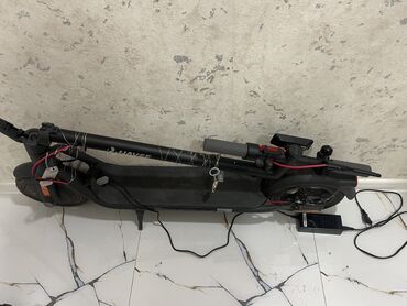 Elektrikli samokatlar: İşlənmiş Elektrik samokat 10", 351 - 500 Vt, 26 - 35 km/s, Ünvandan götürmə
