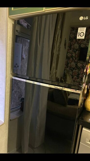 südlük soyuducu: Lg 1800 AZN .Təzə kimidi klyonkaları da acilmayıb hec. Xetai rayonu