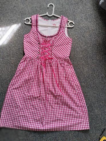 romboidi: Tradicionalna haljina u stilu dirndla – ružičasto‑bela karo (gingham) — 2