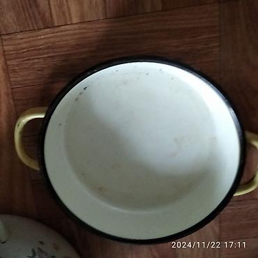 горшки бу: Продам все,что на фото за 1800 Продам сковородки и кастрюльку, одна — 4