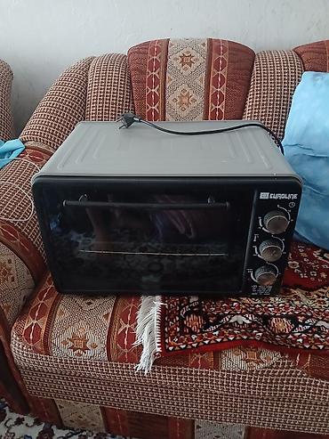 sandwich maker: Мини‑духовка Euroline б/у 2000с подушки 3 штуки 300с за штуку стол и 4 — 4