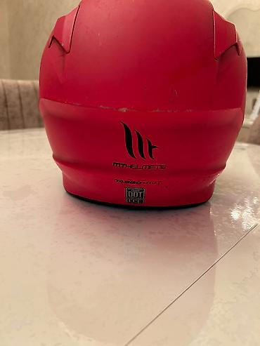 mt 82: MT helmets mat qırmızıdır vizorunda cızığ yoxdur demək olar. Üstündə — 4