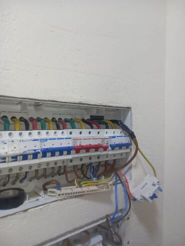 Электрики, электромонтажники: Электрик. Больше 6 лет опыта — 20