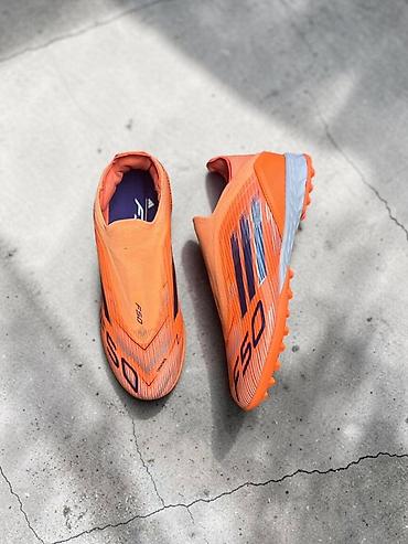 ботинки адидас: Футбольные бутсы adidas F50 (цвет: оранжевый/сиреневый/серый) - — 1