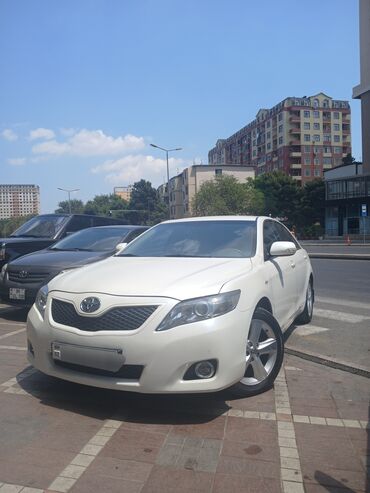 maşım: Toyota Camry: 2.4 л | 2011 г. Седан