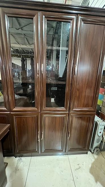 standing mirror: Многофункциональный шкаф из темного дерева с текстурой под орех — 4