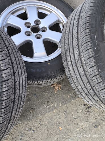 masin acarlari: Prius disk təkəri. komplekt satılır . əyrisi cırığı söküyü yoxdu