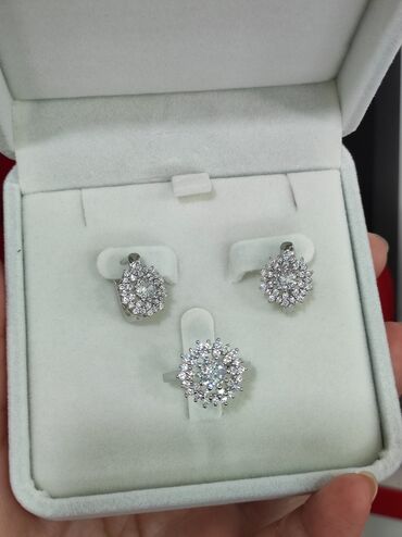 серьги и кольцо из серебра комплект: Серебряный Набор Дизайн под бриллианты Размеры имеются Цена 3000
