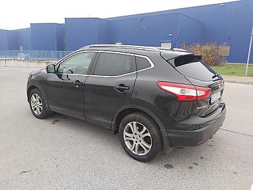 Nissan: Nissan Qashqai – kompaktan SUV, crna boja, 5 vrata. Glavne — 1