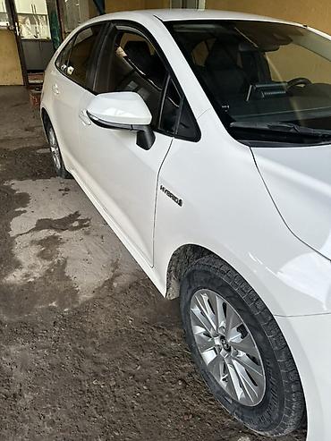 byd e1: Toyota Corolla: 2019 г., 1.8 л, Гибрид, Седан — 4