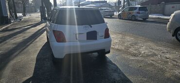 Toyota: Toyota ist: 2002 г., 1.3 л, Автомат, Бензин, Седан