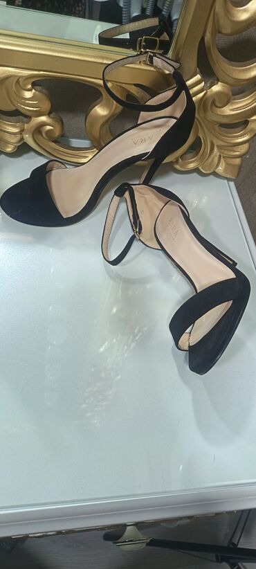 Çəkmələr: Ölçü: 38, İşlənmiş — 22