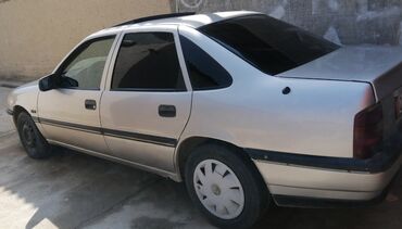 машина за 3000: Opel Vectra: 1992 г., 1.6 л, Механика, Бензин, Седан