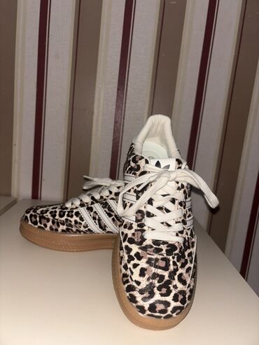 женские кроссовки nike flyknit: Leopard naxışlı idman ayaqqabısı - Brend: Adidas (üç zolaqlı dizayn