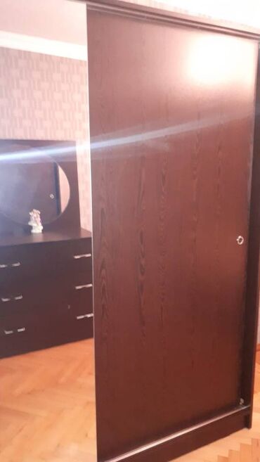 Uzunmüddətli kirayə mənzillər: Nizami rayonu, Neftçilər metrosunun yaxınlığında yerləşən 5 mərtəbəli — 13