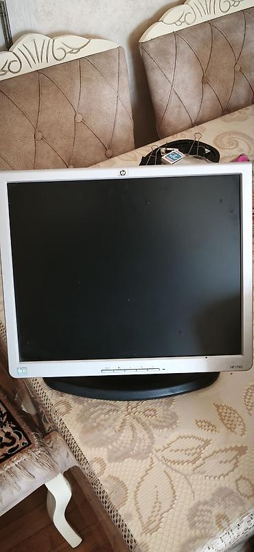 qara ekran səkli: HP1740 monitoru
Ekran yanib,kabeli yoxdu,bos yere narahat elemeyin — 2