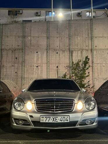 Mercedes-Benz: Gümüşü rəngli, zərif dizaynlı Mercedes-Benz E-Class avtomobili. Bu lalafo.az -da Mercedes-Benz: Gümüşü rəngli, zərif dizaynlı Mercedes-Benz E-Class avtomobili. Bu