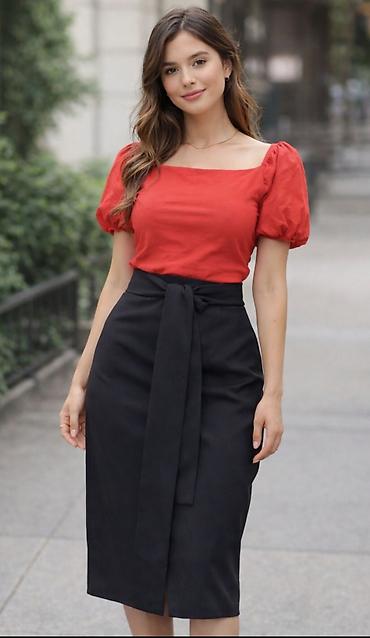 Majice kratkih rukava: Ženska garderoba – set majica i bluza - Bela pamučna majica sa — 3