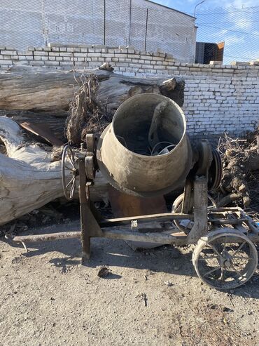 макита 4 в 1: Бетона мешалка со времен СССР полностью рабочая. На 30 литров г Токмок