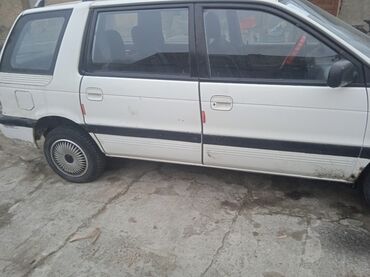 Mitsubishi: Mitsubishi Space Wagon: 1992 г., 1.8 л, Механика, Бензин