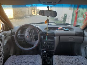 Opel: Opel Astra Caravan – universal kuzovlu, qara rəngdə. Əsas — 4