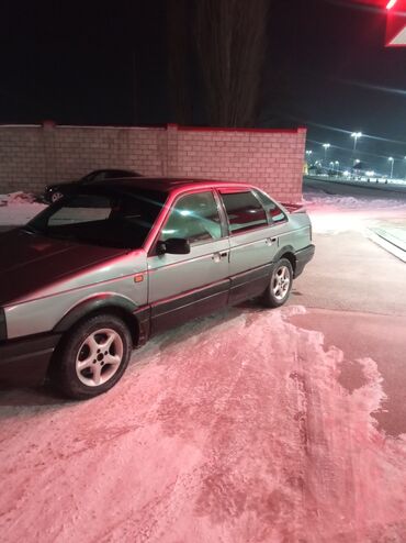 Volkswagen: Volkswagen Passat: 1990 г., 1.8 л, Механика, Газ, Седан