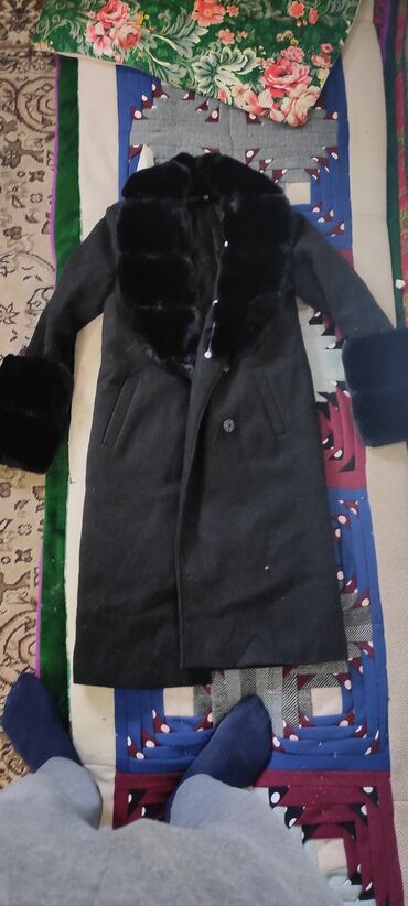 черная куртка зимняя: Другая женская одежда