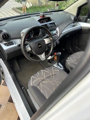 Chevrolet: Chevrolet Spark: 2014 г., 1 л, Автомат, Бензин, Хэтчбэк — 5