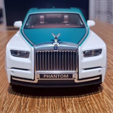 Autići: Nov metalni model automobila Rols Rojs Fantom. Pale mu se prednja i — 3