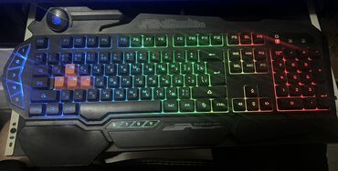 Qaşıqlar: RGB işıqlı, funksional oyun klaviaturası.Bloody B314 model. 150 manata