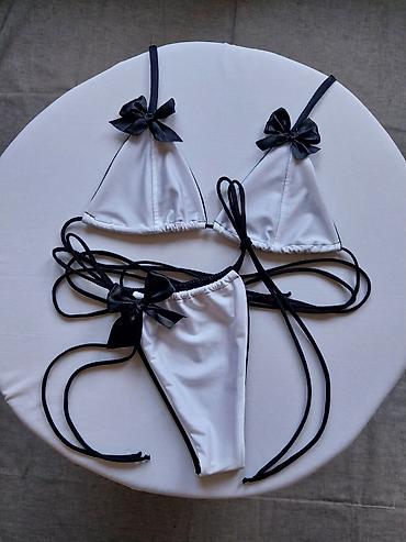 spandex elastin: Beli bikini set sa crnim detaljima – trodelni izgled sa mašnama - — 2