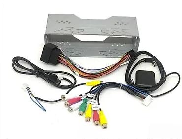 Audio oprema za auto: Multimedijalni auto plejer sa uvlačivim ekranom Karakteristike: - — 1