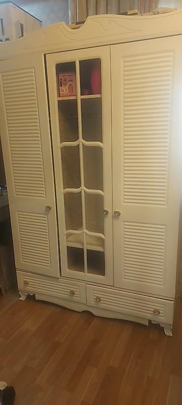 Mebel: İşlənmiş, 3 qapılı, Siyirməli, Ağ, Açılan, Düz dolab — 1