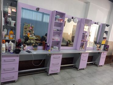 sumqayit salon: İşlənmiş, Saş kəsimi üçün masa, Güzgülü
