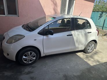 шипованные шины: Toyota Yaris: 2008 г., 1.3 л, Механика, Бензин, Хэтчбэк