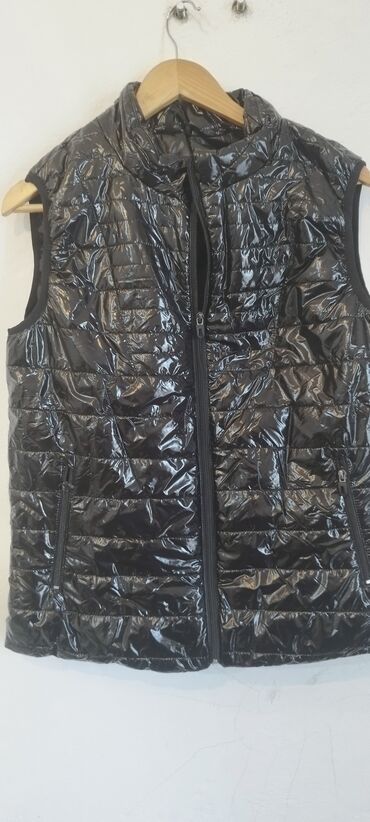 Куртки: Безрукавки новые 3 шт 48, 50, 52 р в машине в городе позвоните или — 3