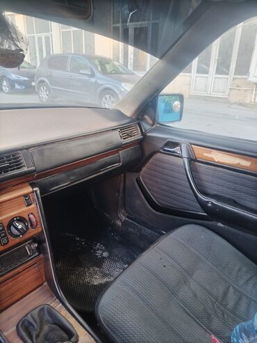 Mercedes-Benz: Mercedes-Benz 250: 2.5 l | 1993 il Sedan — 7