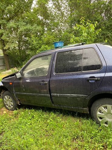 tayota runx: Volkswagen Vento: 1992 г., 1.8 л, Механика, Бензин, Седан