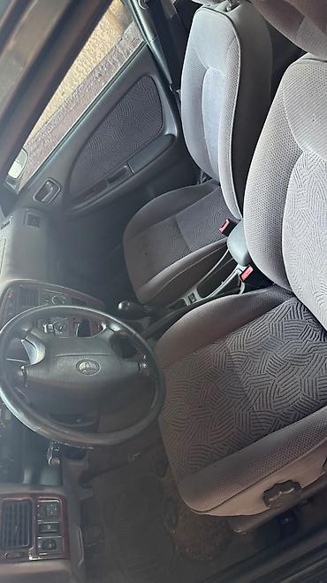 Toyota: Toyota Avensis: 1999 г., 1.8 л, Механика, Бензин, Хэтчбэк — 6