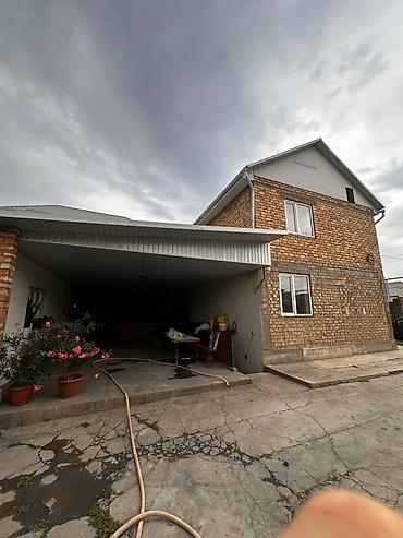 Продажа коттеджей и домов: Продаётся кирпичный двухэтажный дом с большим двором и хозяйственным — 2