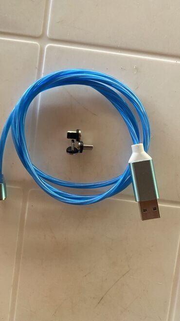 qızıl əşyaları: Maqnitli Usb. 3 ədəd başlığı var