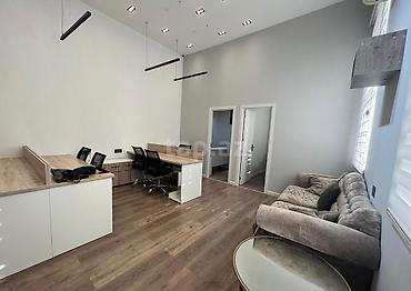 150 m2 ofislər: Müasir ofis mebeli komplekti təqdim olunur. Dəst iş mühiti üçün — 3