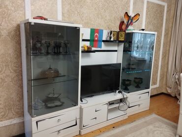 ağ kərpic: TV altlığı