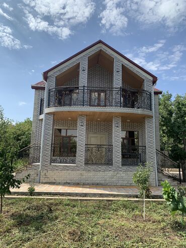Otaqlar: 130 kv. m, 3 otaqlı, Hovuzsuz, Kombi, Qaz, İşıq