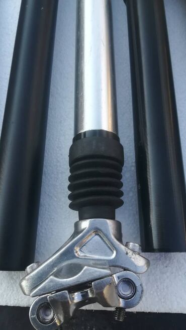 Dodaci za bicikl: Crna šticna za bicikl, dugačka i cilindričnog oblika, sa integrisanim — 6