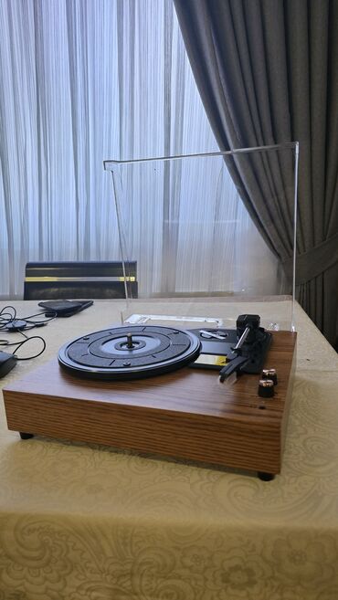 Qrammofon və patefonlar: SON 1 ƏDƏD Çox gözəl Retro Qramafon və göz oxşuyan Antik rəng