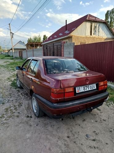 2 9 тди: Volkswagen Vento: 1993 г., 1.8 л, Механика, Бензин, Седан
